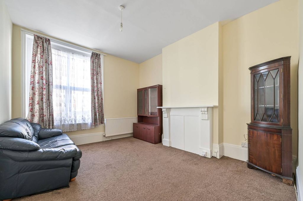 Property photo 1 of 5