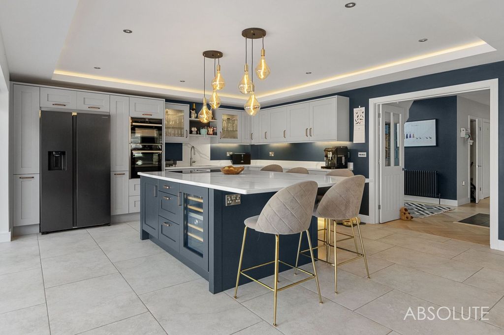 Property photo 2 of 42