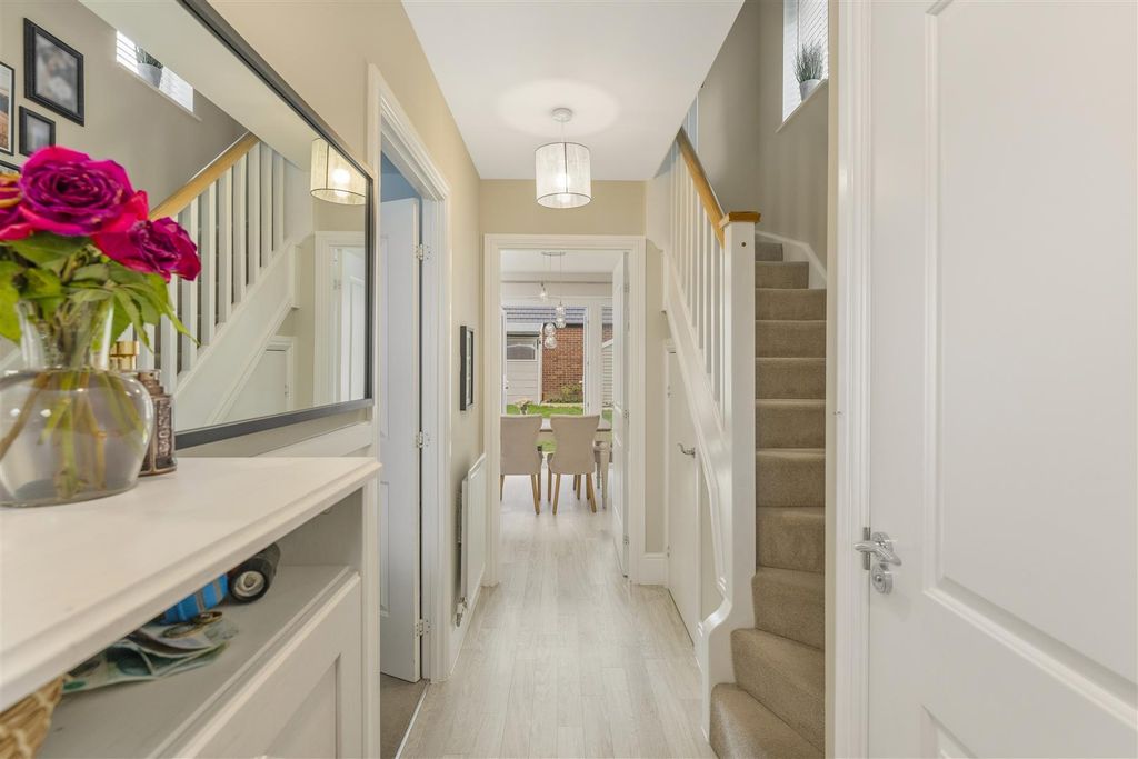 Property photo 3 of 18 24 Bidwell Road, Banbury-4.Jpg