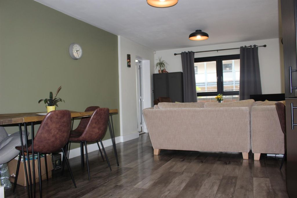 Property photo 3 of 7 Property Photo