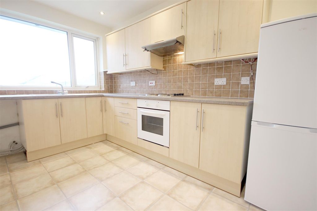 Property photo 3 of 6 Kitchen