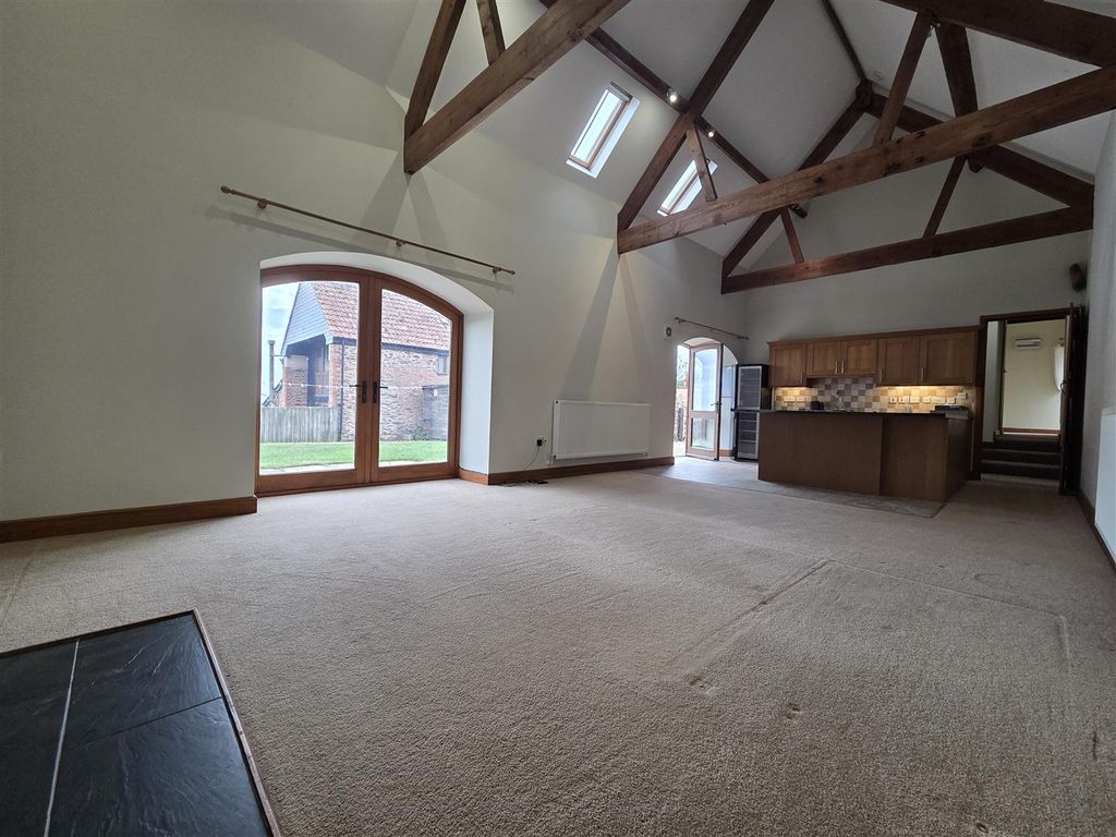 Property photo 3 of 10 Kitchen/ Sitting Room