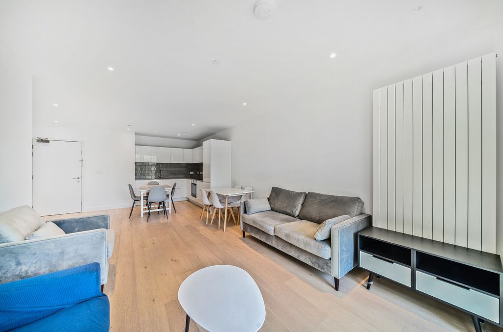 Property photo 3 of 19 6-682217E9Bb661-1...