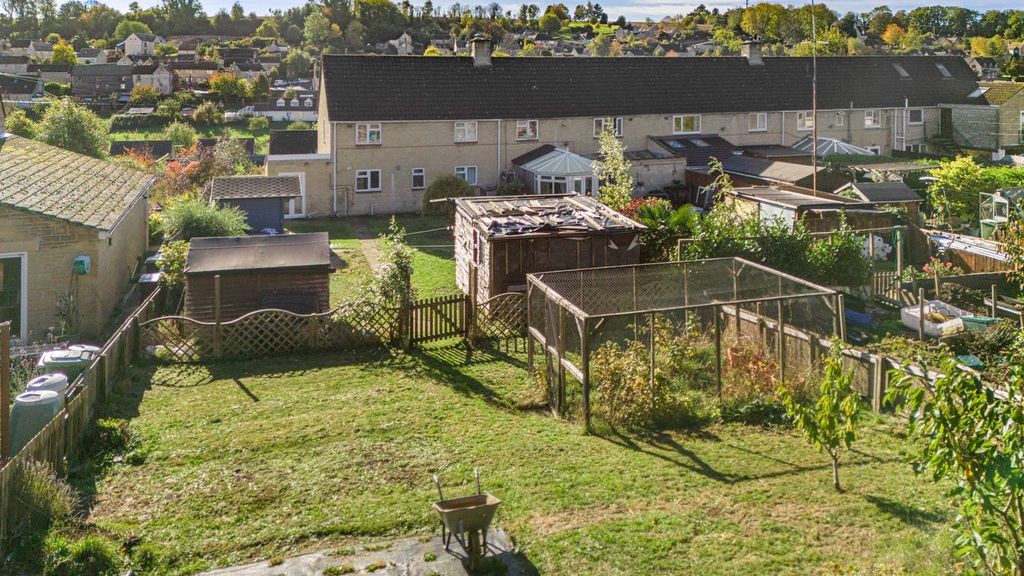 Property photo 2 of 28
