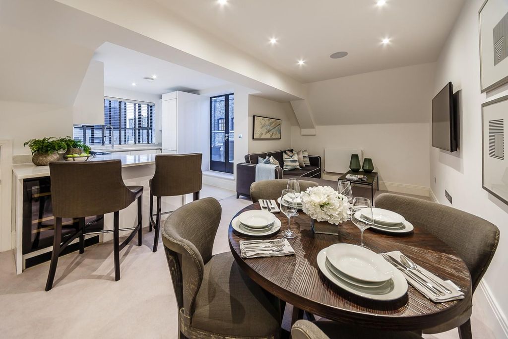 Property photo 3 of 19 8317875-Interior14.Jpg