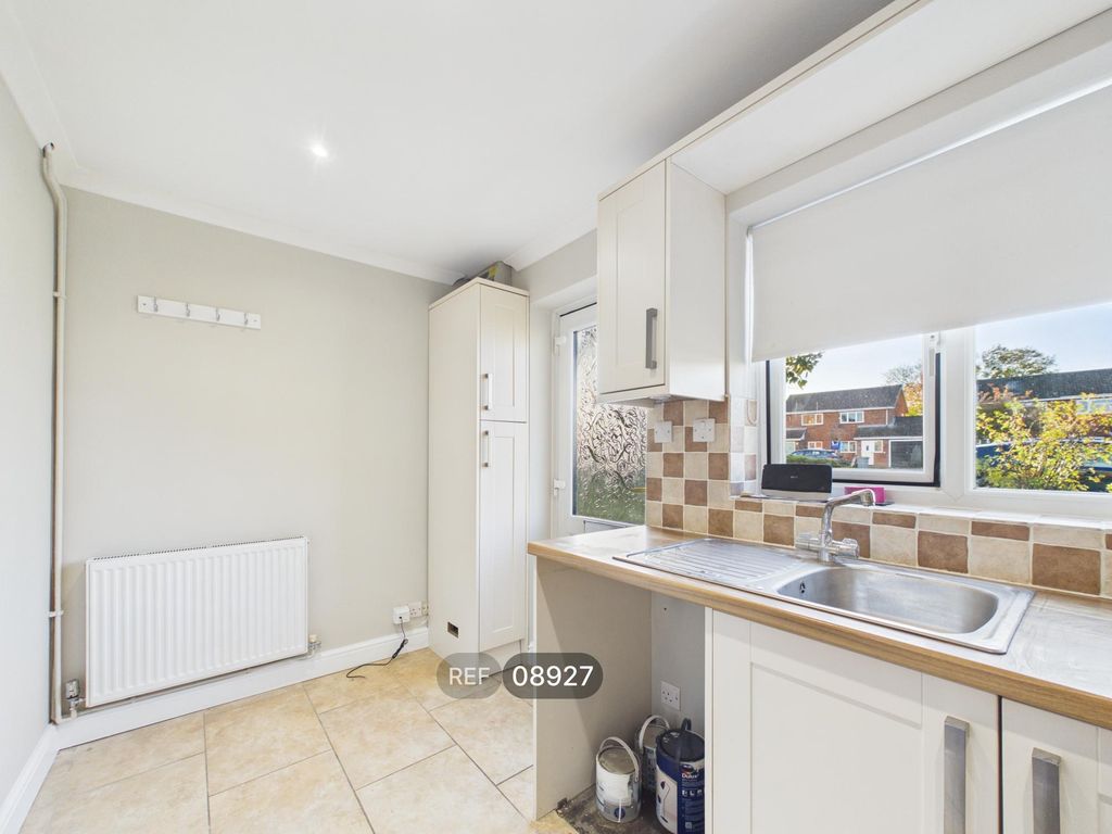 Property photo 3 of 11 Kitchen