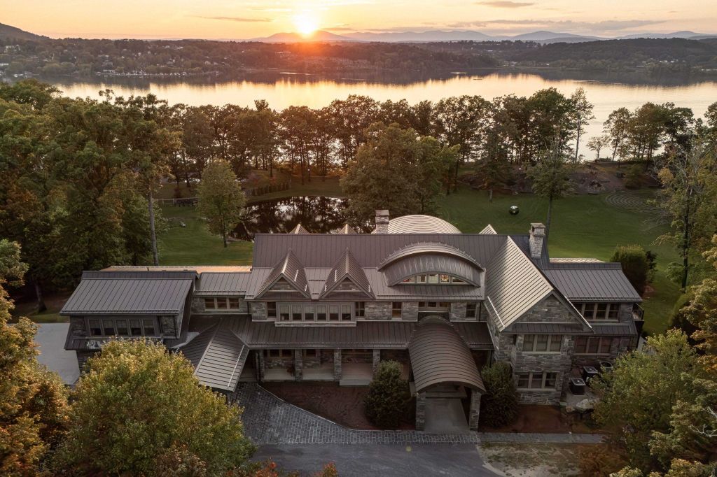 Property photo 1 of 31