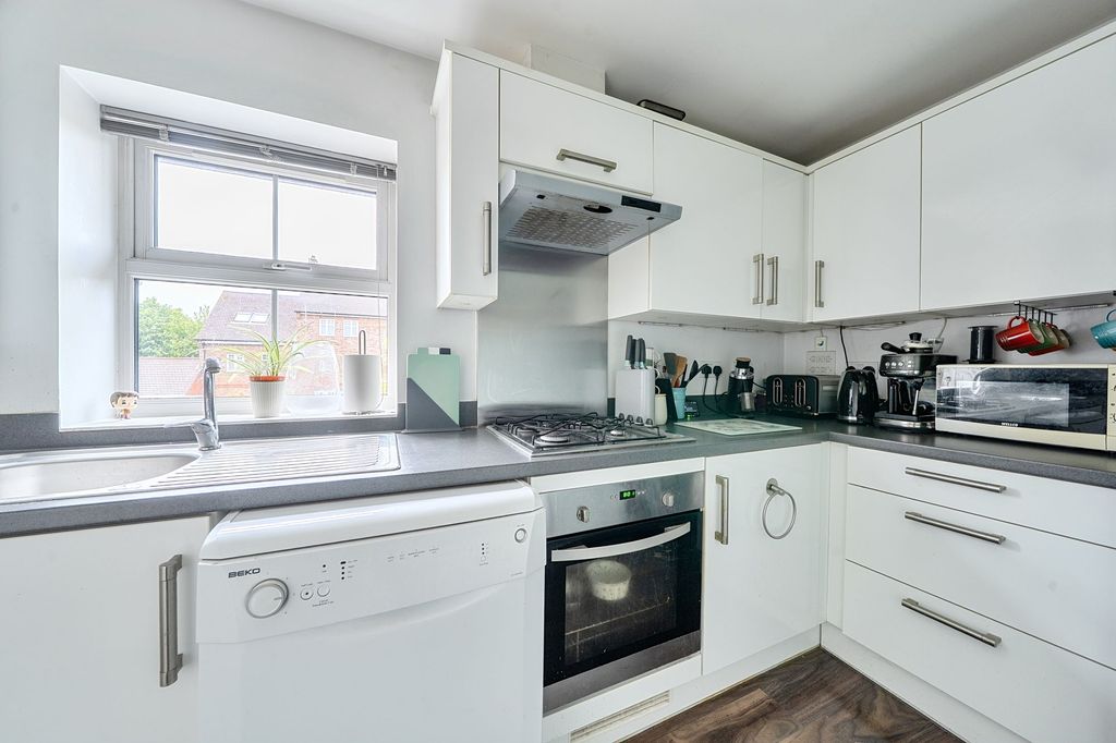 Property photo 2 of 19 Kitchen