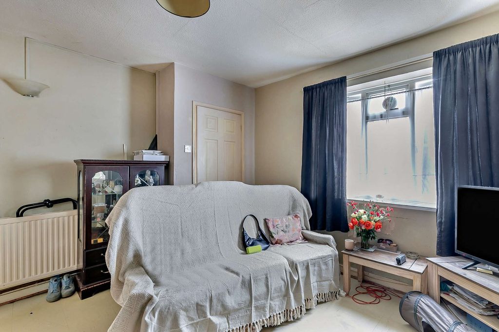 Property photo 3 of 28