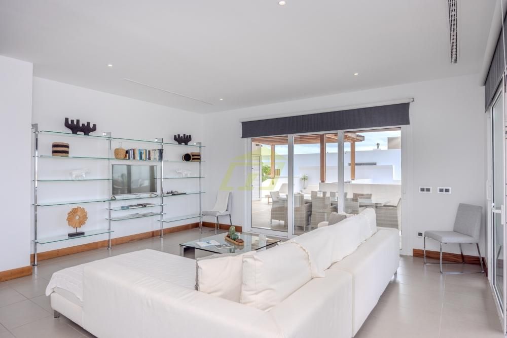 Property photo 2 of 30