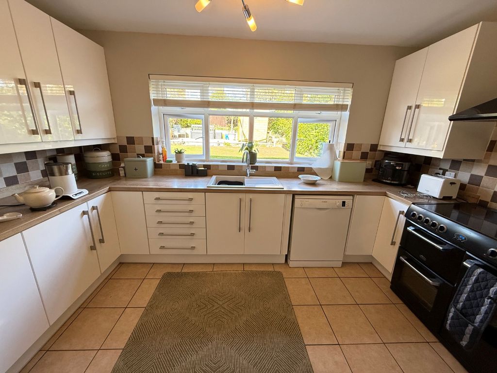 Property photo 2 of 14 4093123