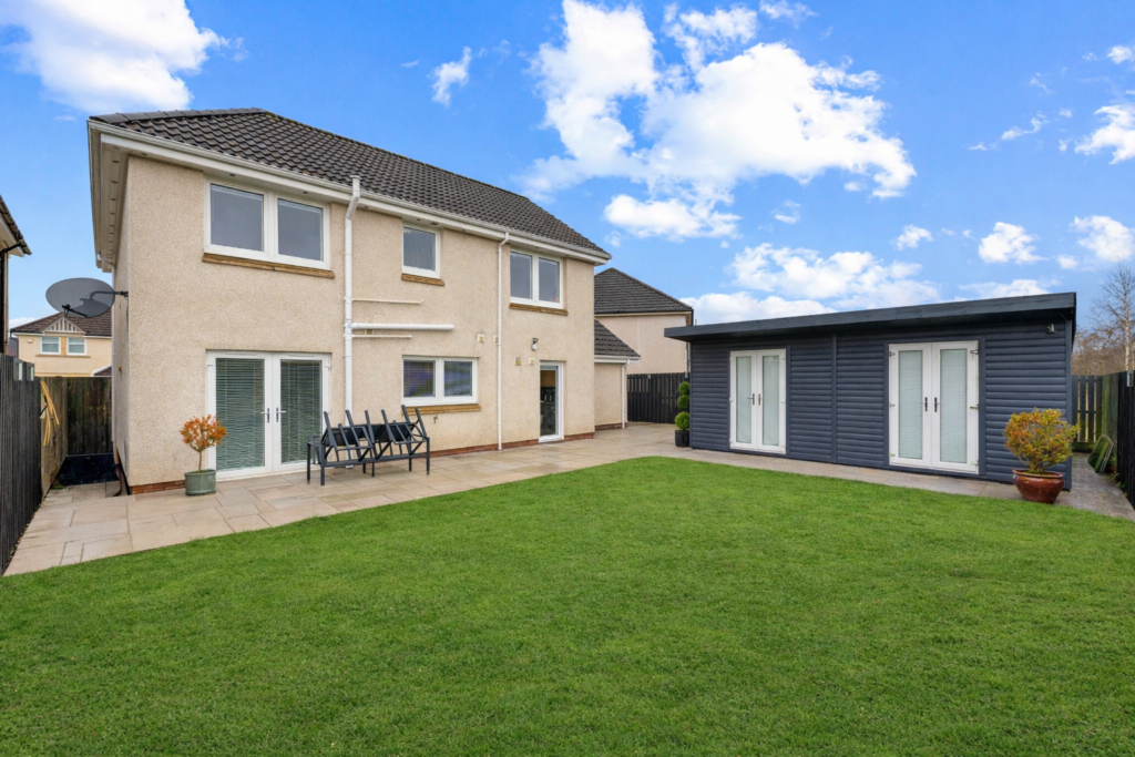 Property photo 2 of 31