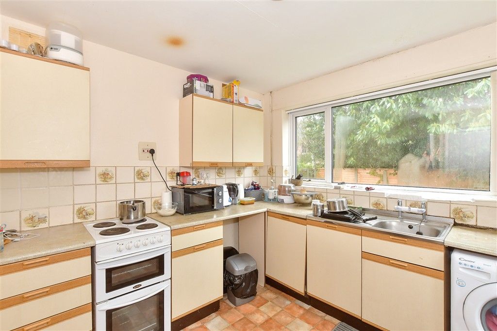 Property photo 2 of 8 Kitchen