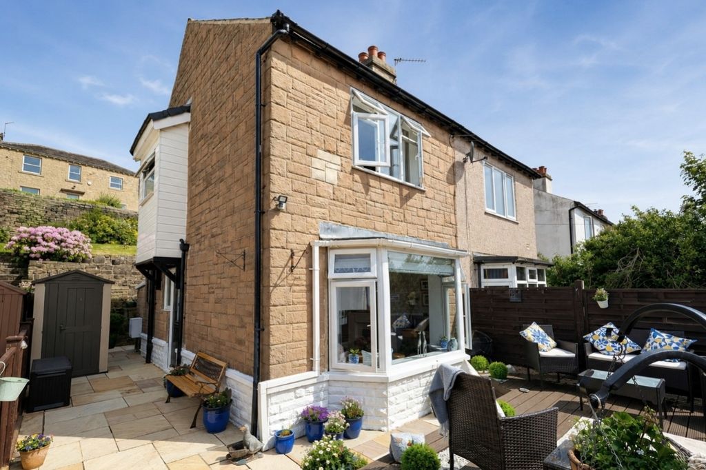 Property photo 1 of 21 16 Sunnybank