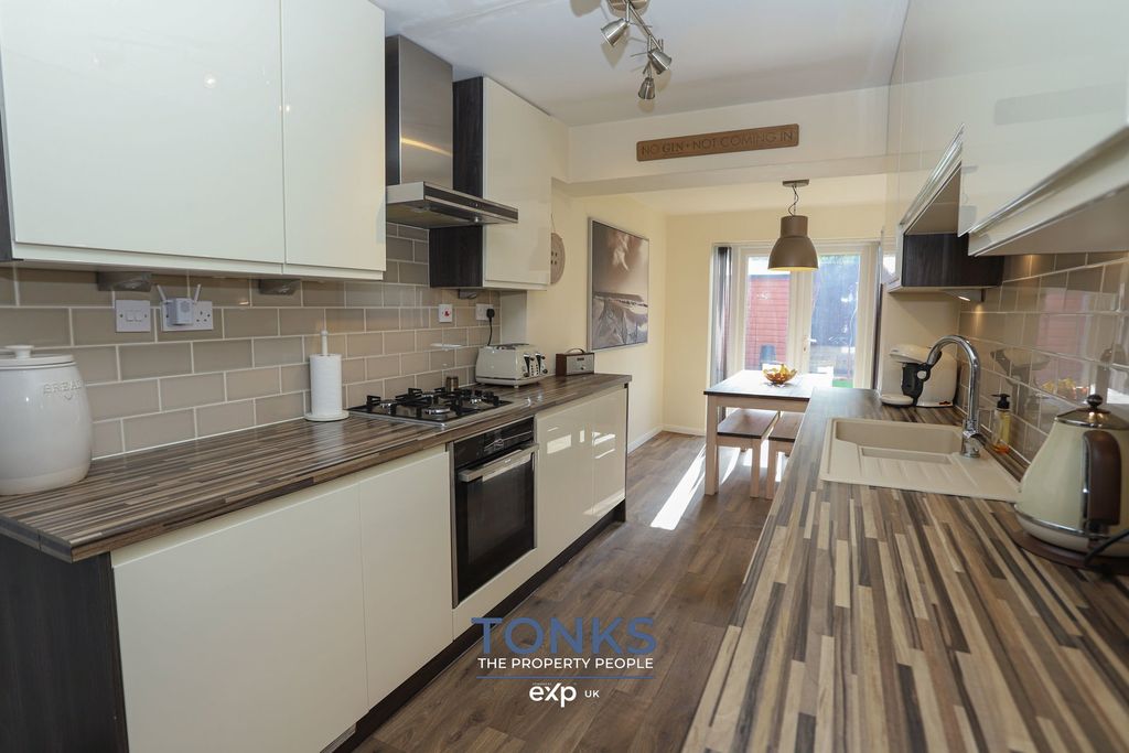 Property photo 2 of 24