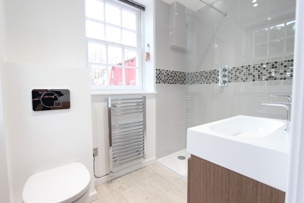 Property photo 2 of 6 Bathroom