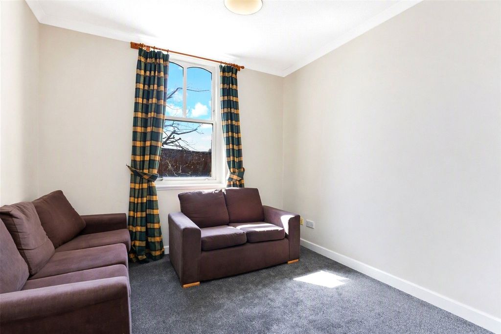 Property photo 2 of 12 Lounge