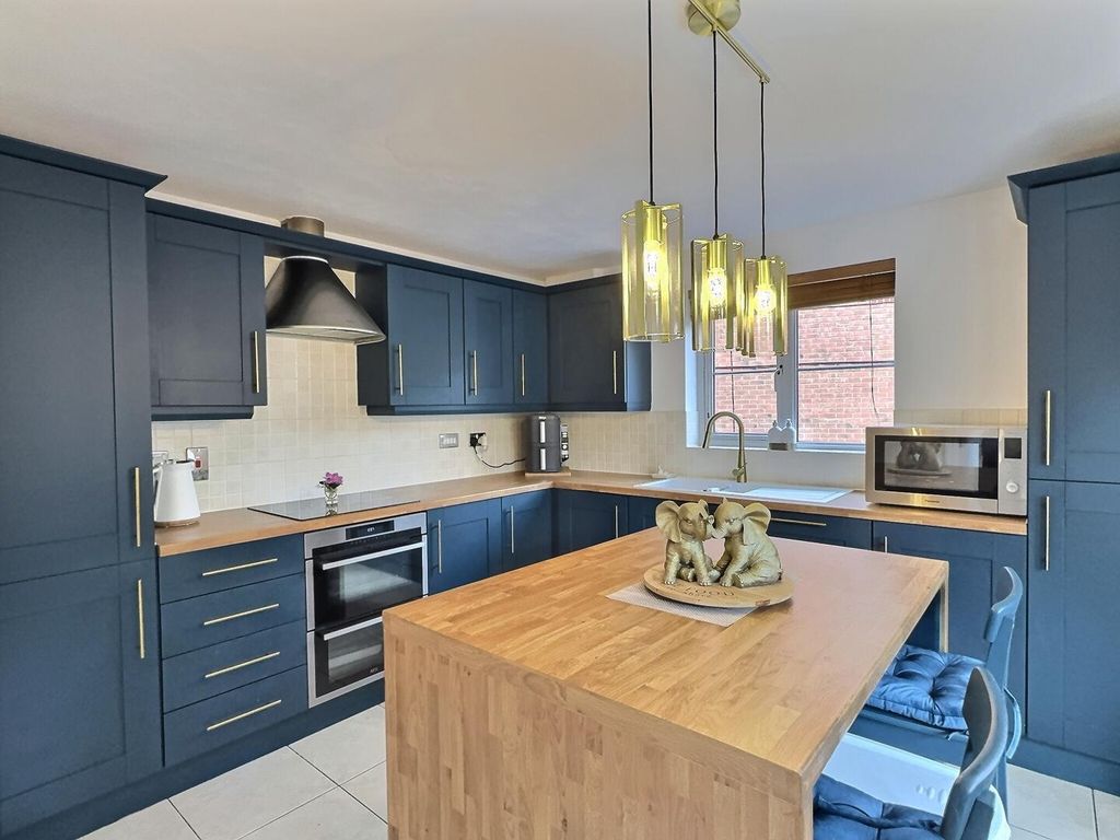 Property photo 2 of 27 Kitchen