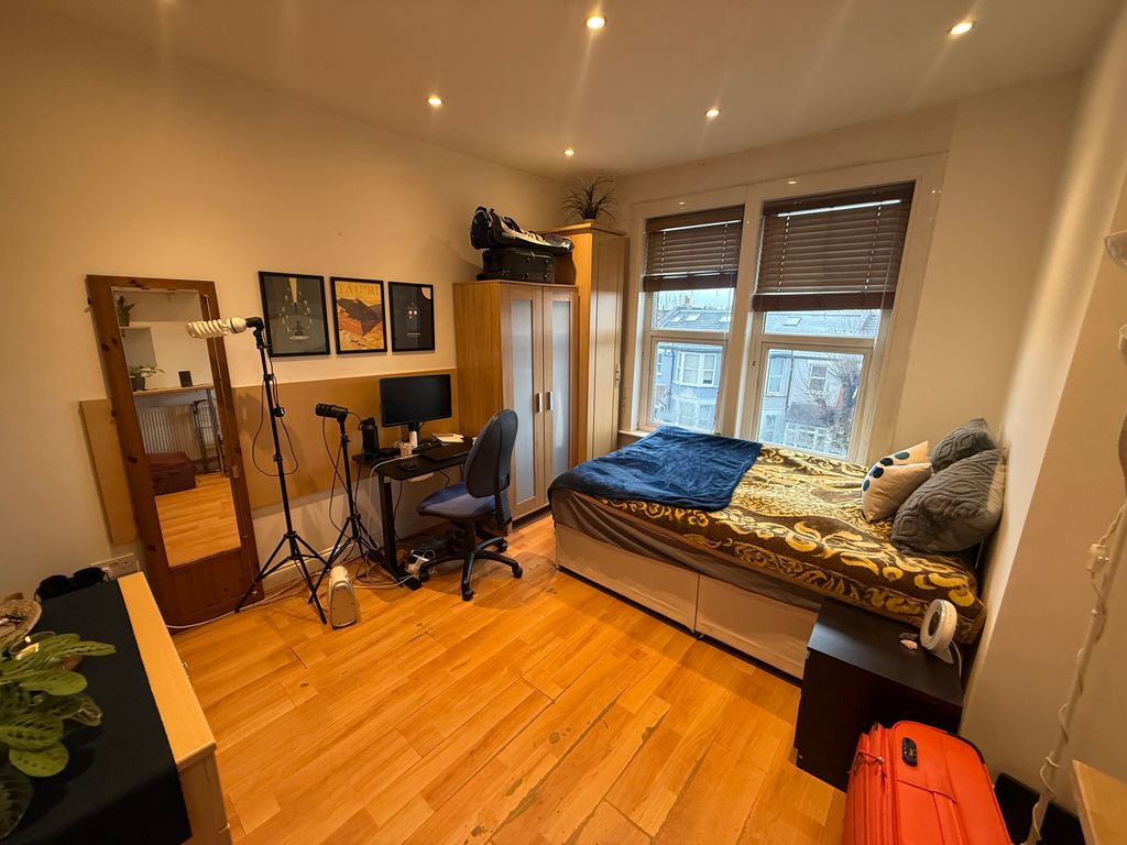 Property photo 2 of 7 Bedroom