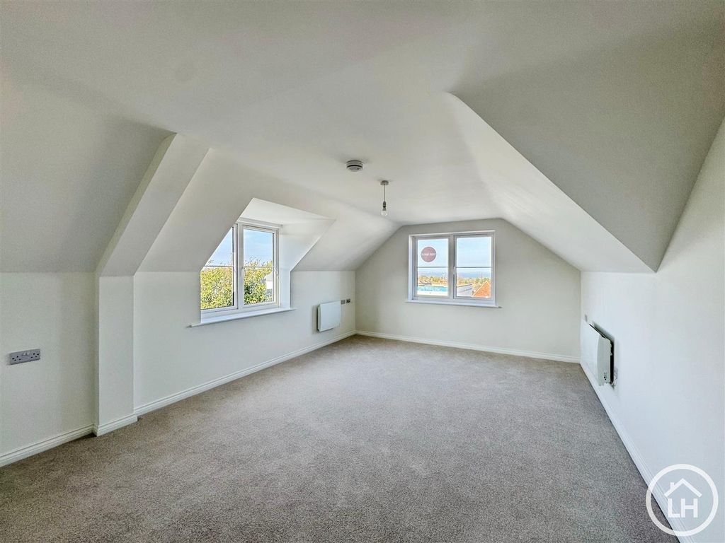 Property photo 2 of 8 Lounge