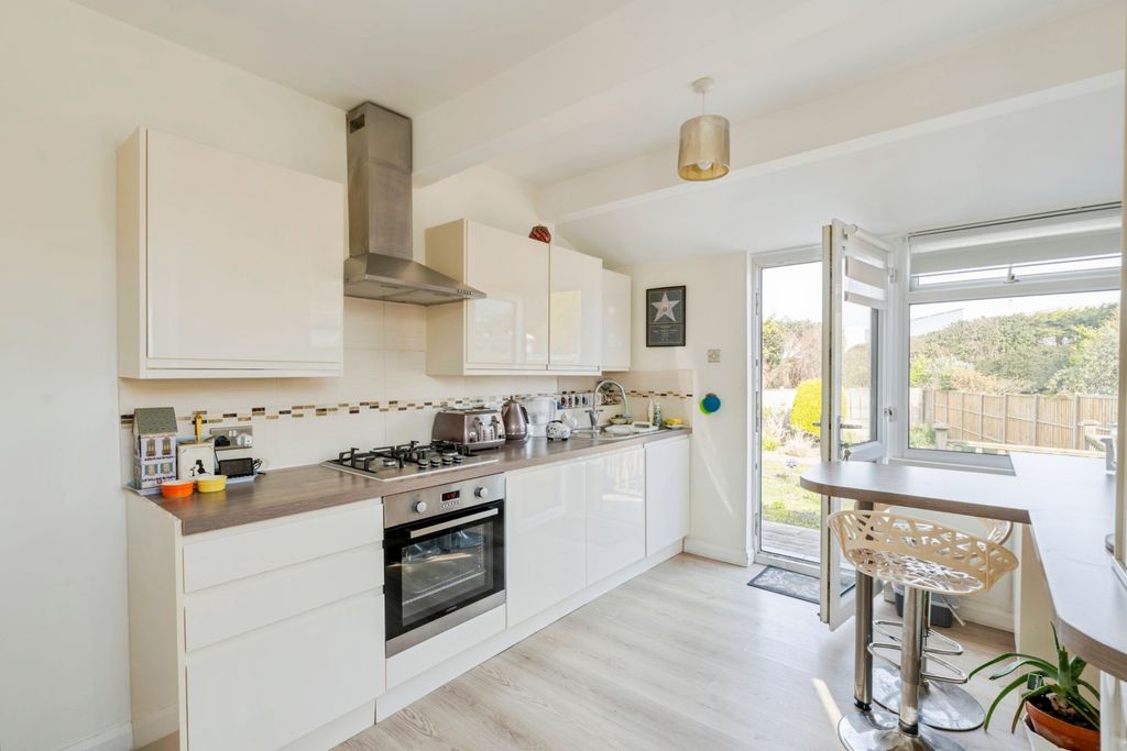 Property photo 3 of 19 Photo #3