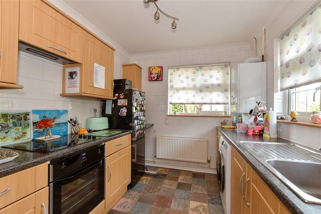 Property photo 3 of 11 Kitchen