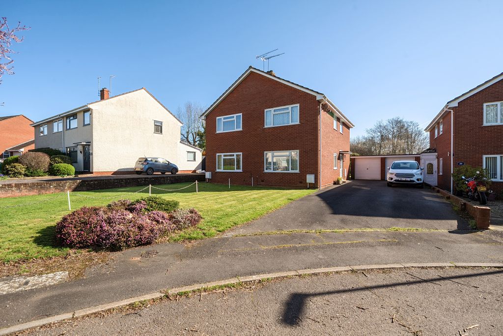 Property photo 1 of 21 .