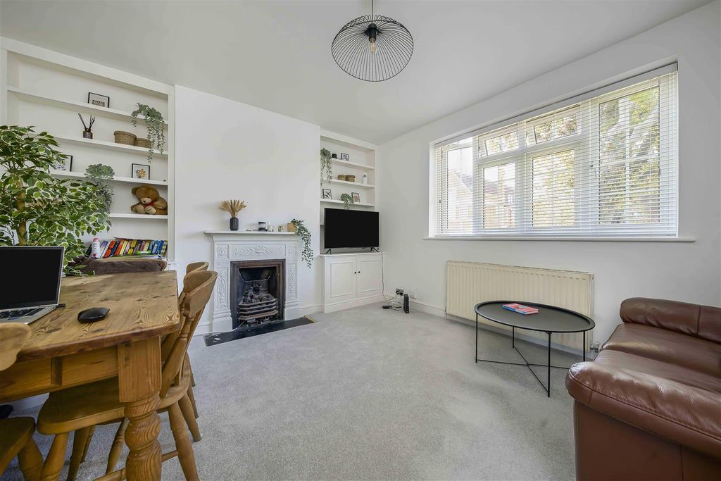 Property photo 2 of 11 4