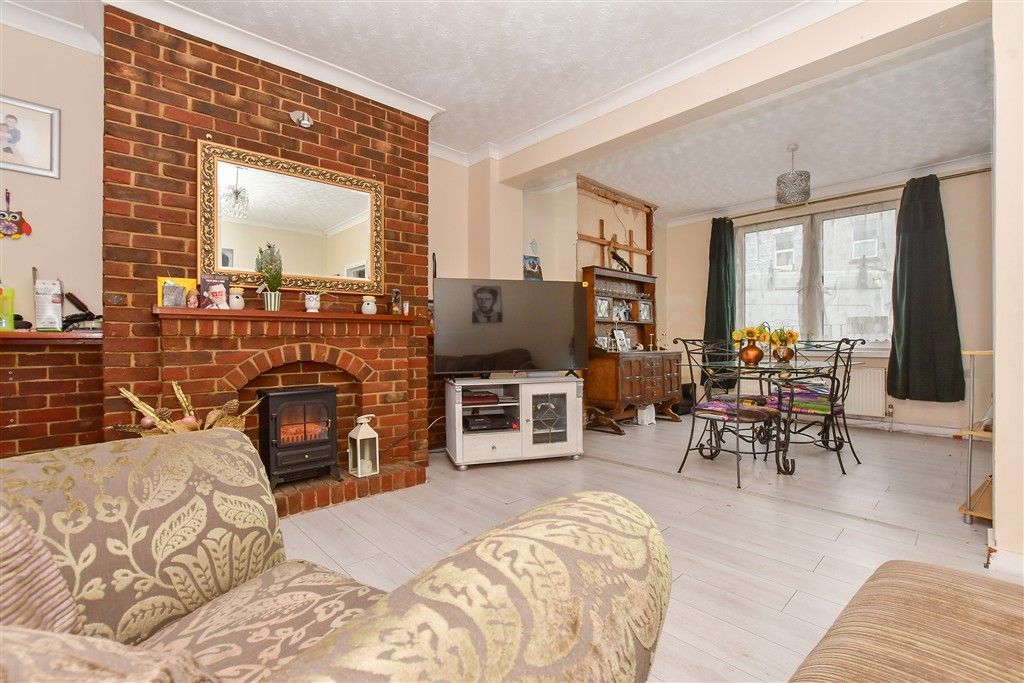 Property photo 3 of 10 Lounge