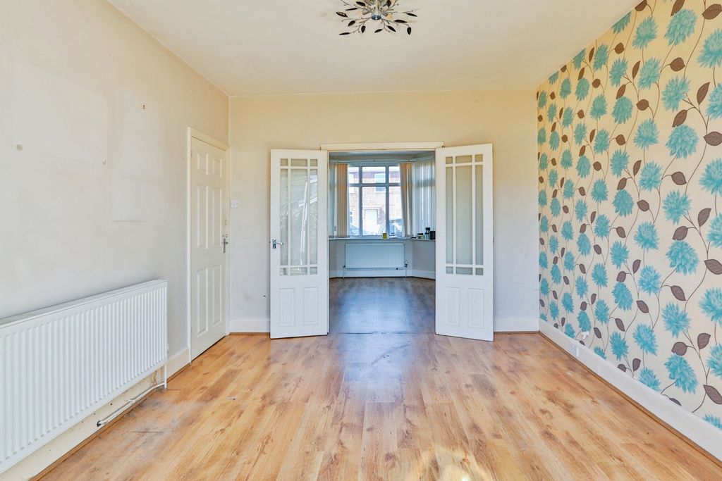 Property photo 3 of 17 Photo
