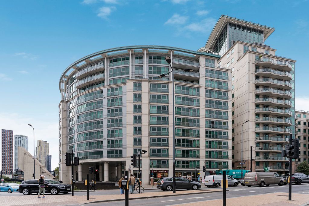 Property photo 3 of 20 Exterior