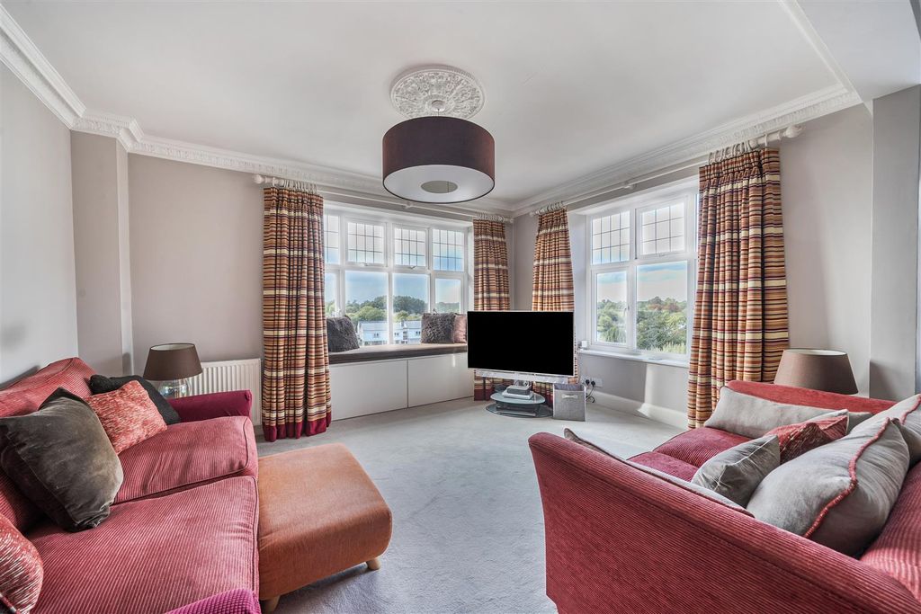 Property photo 2 of 21 1354708-22-68c2F7dc89E20.Jpg