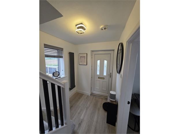 Property photo 3 of 17 Entrance Hall