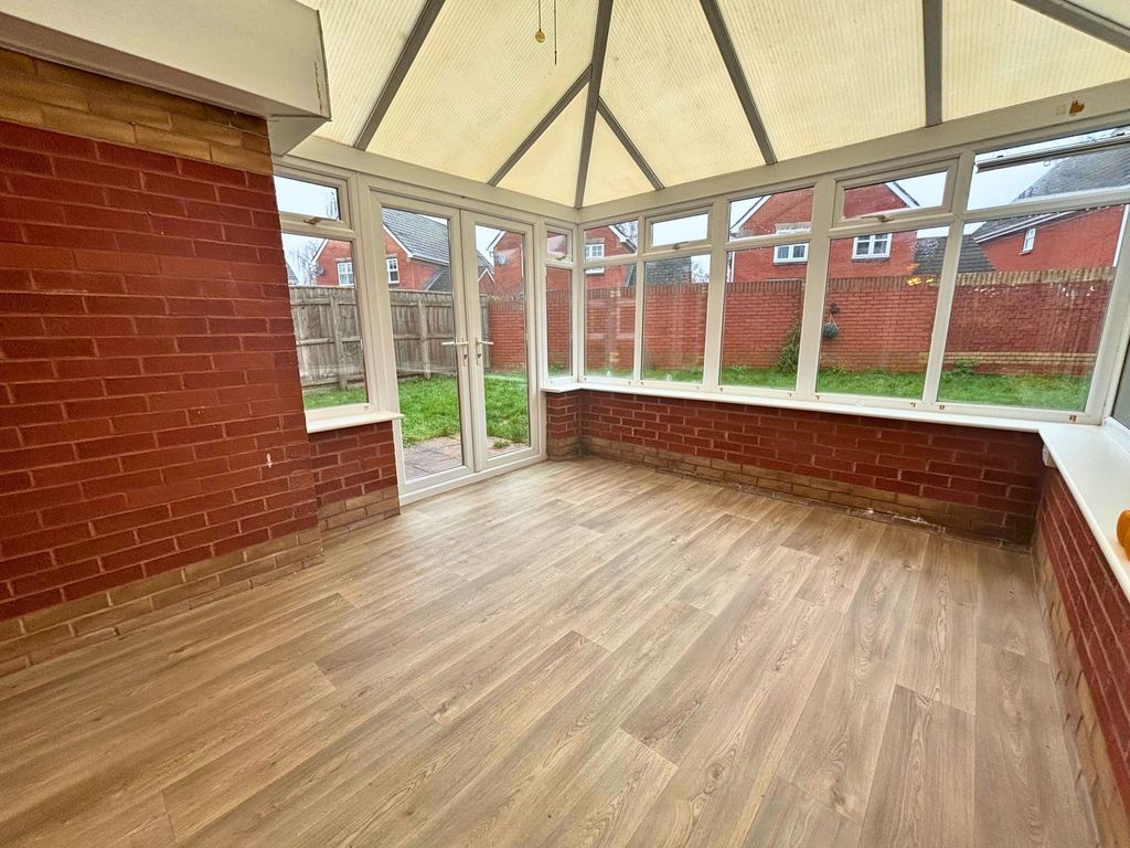 Property photo 3 of 29 Conservatory