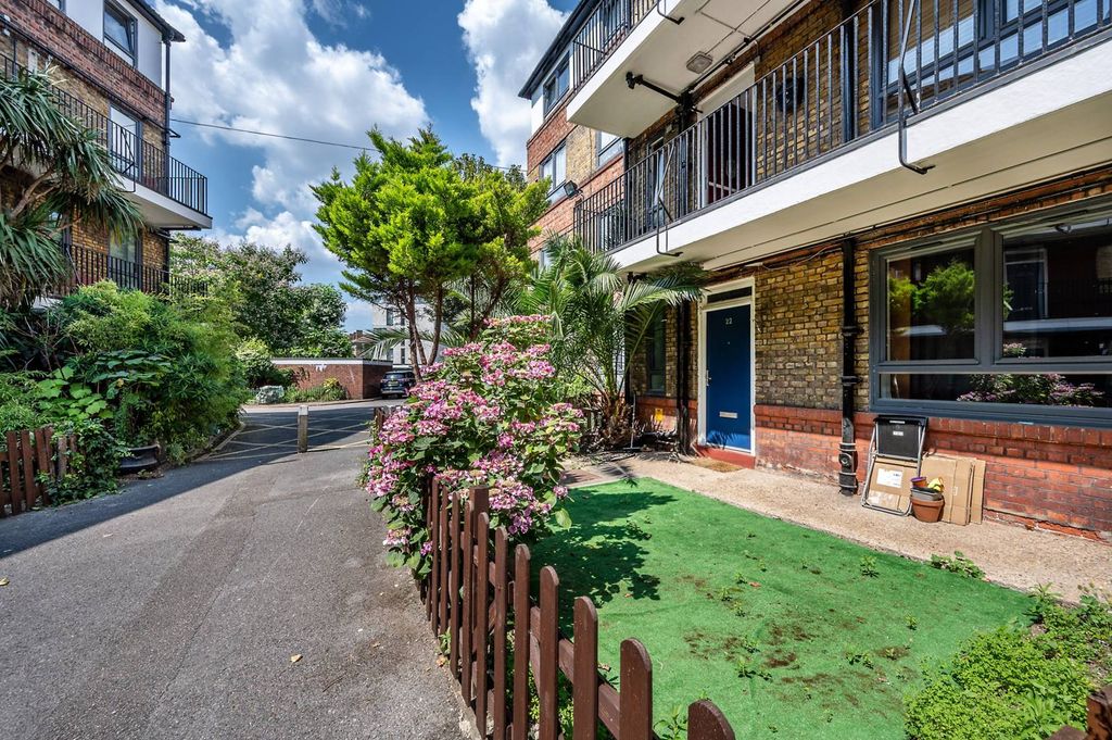 Property photo 1 of 2