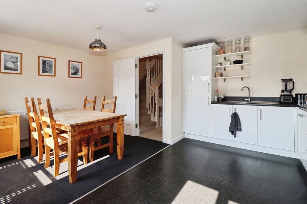 Property photo 3 of 20 Kitchen/Diner