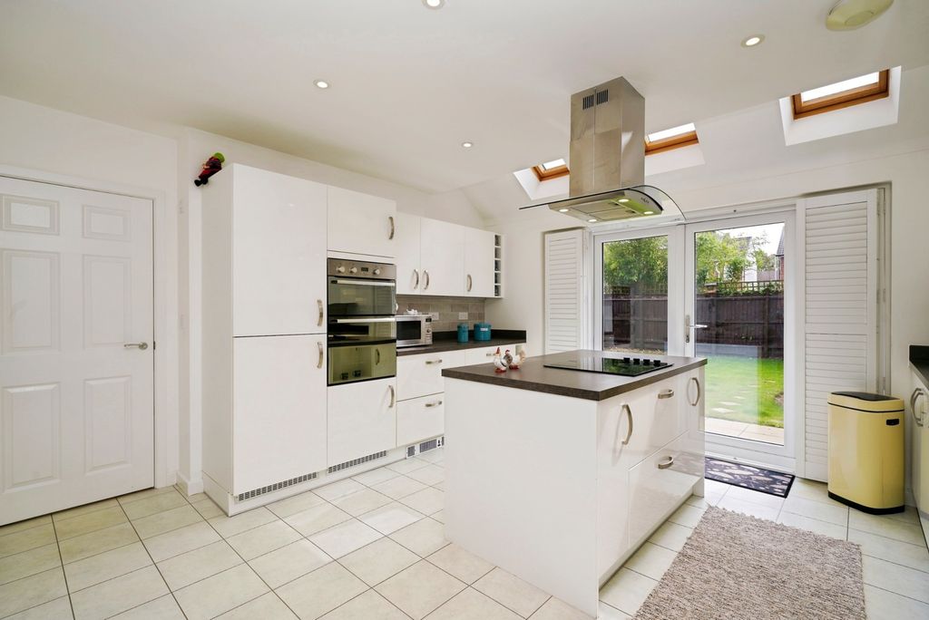 Property photo 3 of 17 Kitchen