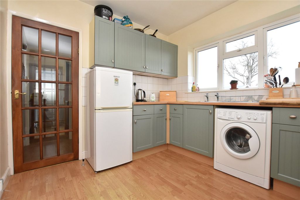 Property photo 2 of 27 Picture No. 16