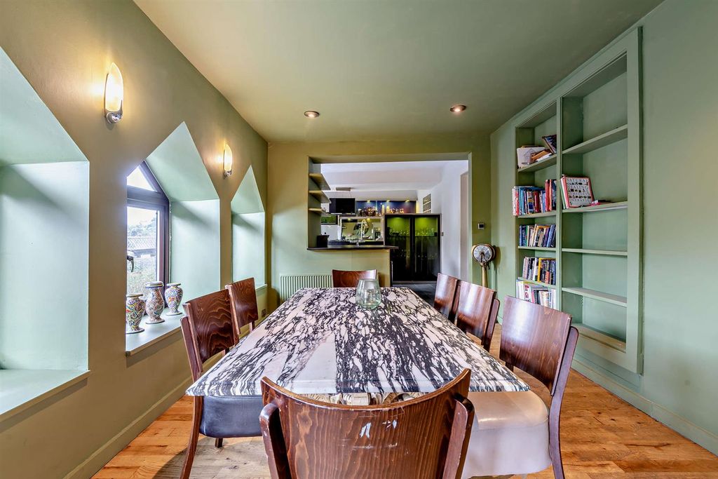Property photo 2 of 37