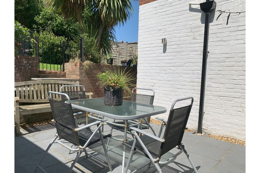 Property photo 3 of 18 Garden