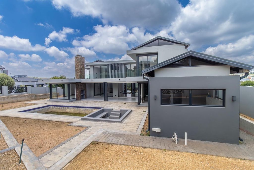 Property photo 3 of 54