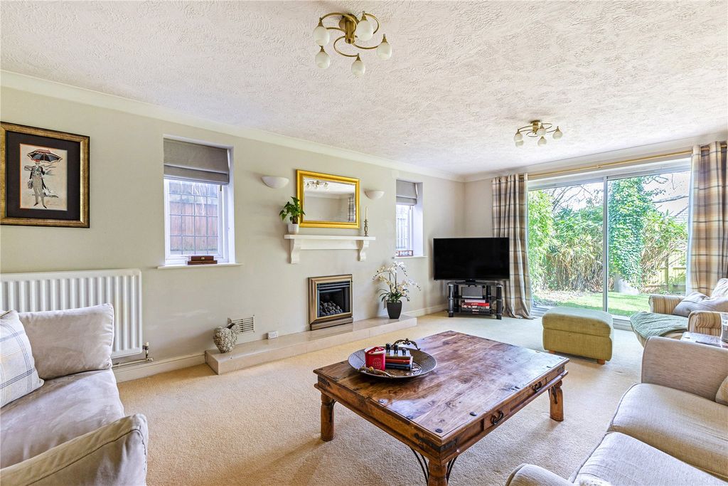 Property photo 2 of 19 Sitting Room