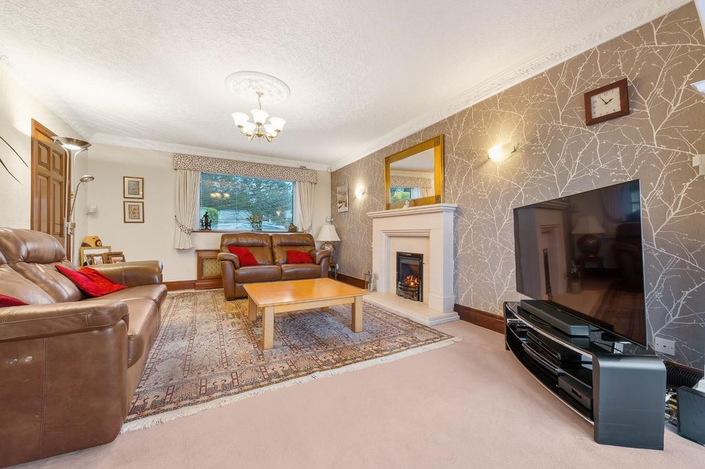 Property photo 2 of 87 23 Manor Road Hdr-23.Jpg