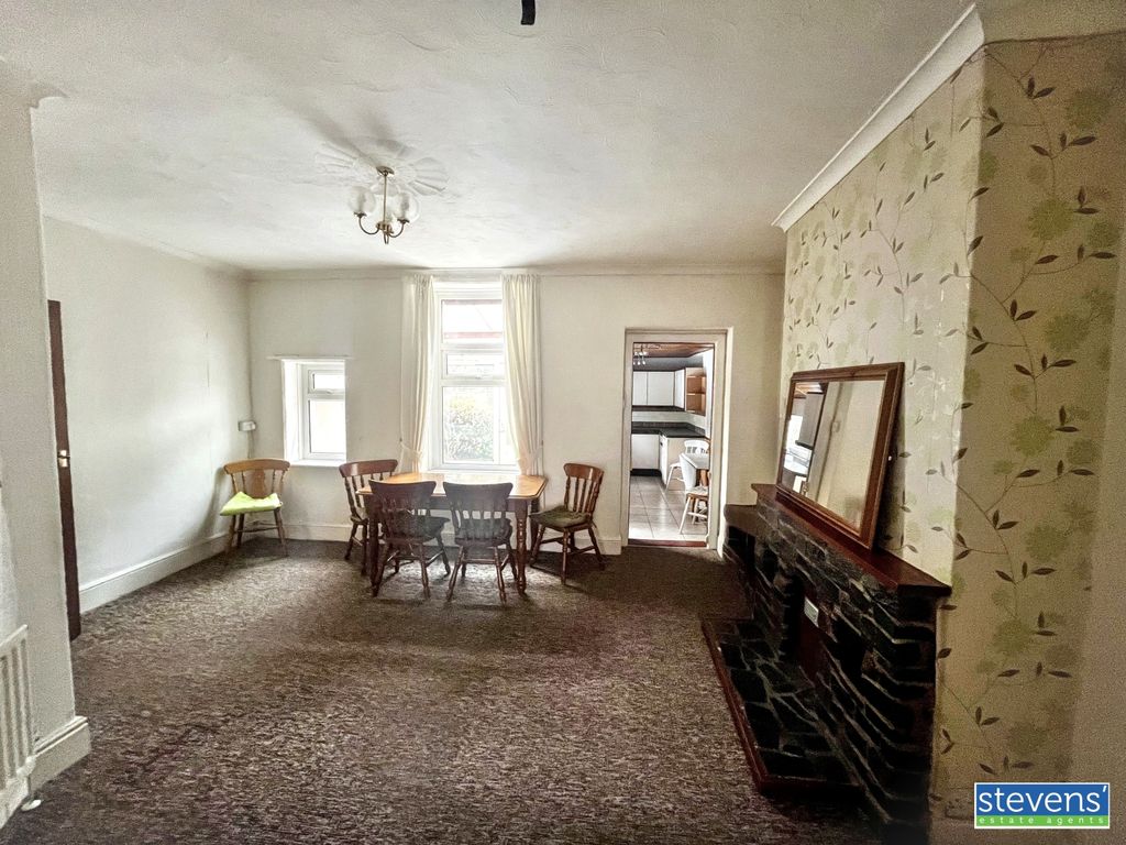 Property photo 3 of 21 Image00012