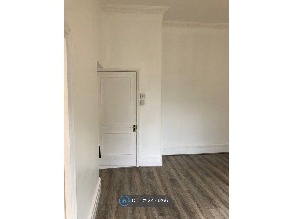 Property photo 3 of 15 Studio 1 - Living Space