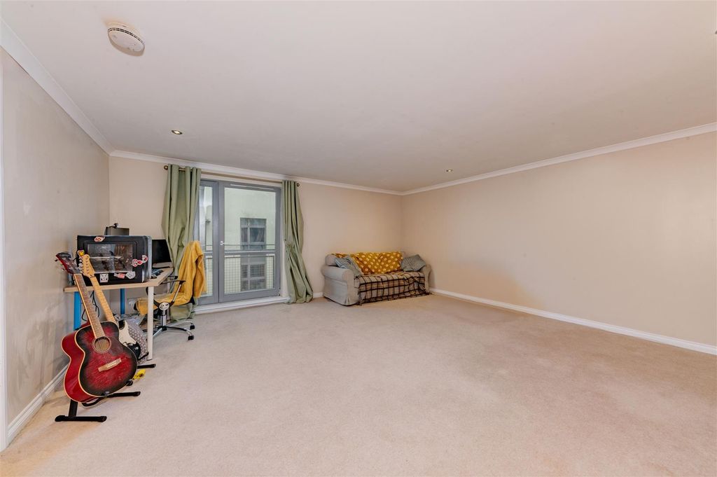 Property photo 2 of 14 38 Thorter Row Dundee-12.Jpg