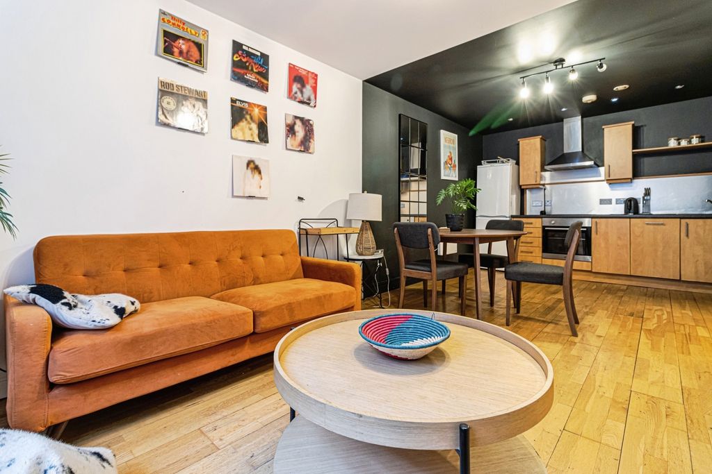 Property photo 3 of 8 Photo