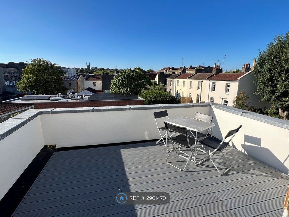Property photo 2 of 21 Roof Terrace With Decking