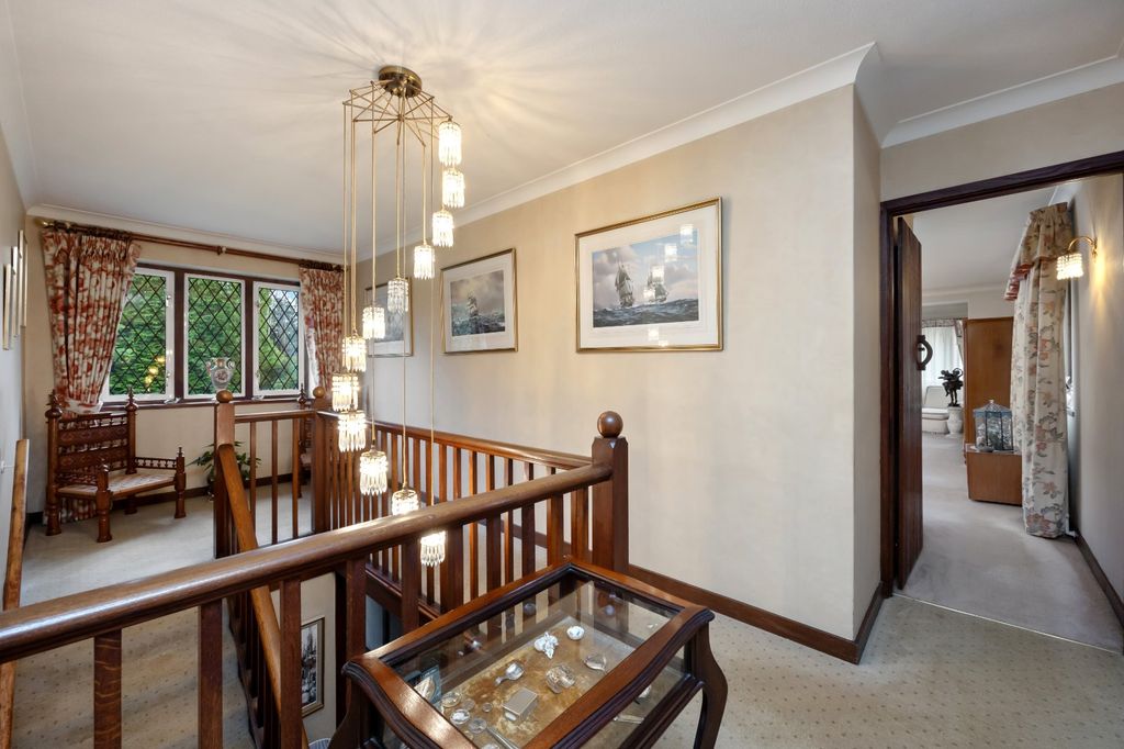 Property photo 3 of 18 Landing