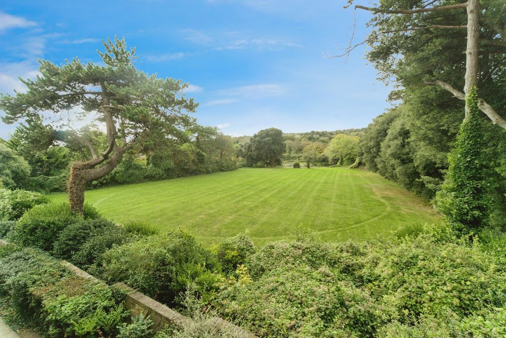 Property photo 2 of 19 Photo